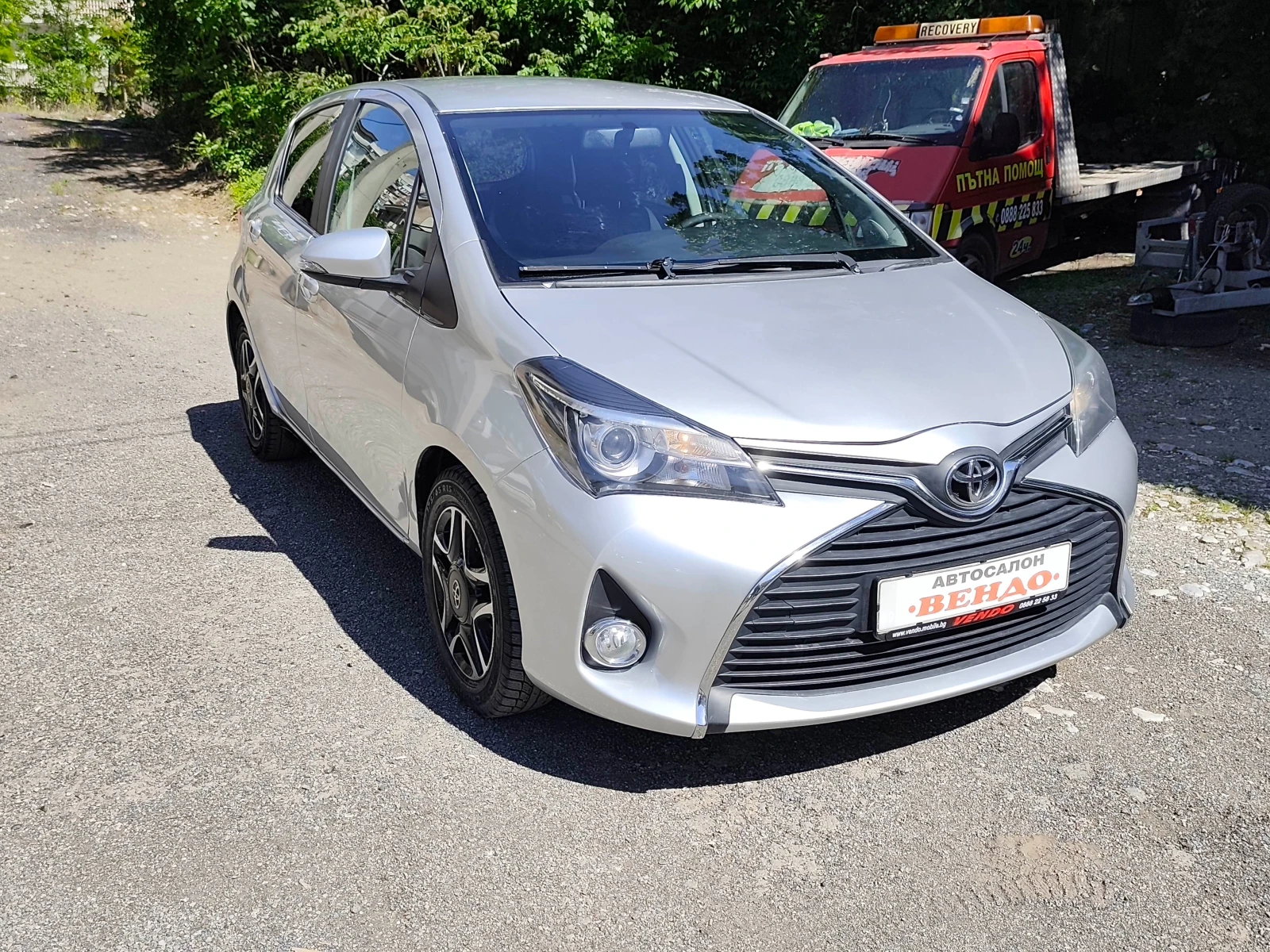 Toyota Yaris 1, 0i - изображение 2