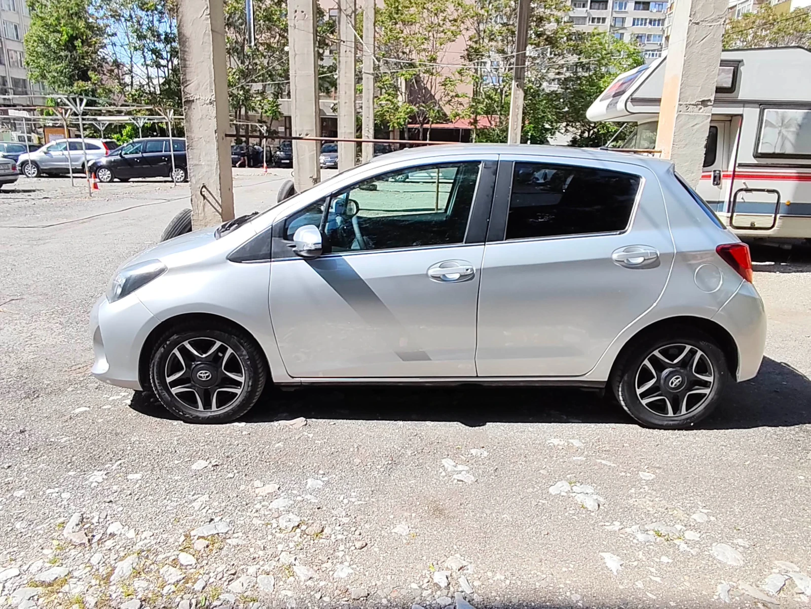 Toyota Yaris 1, 0i - изображение 6