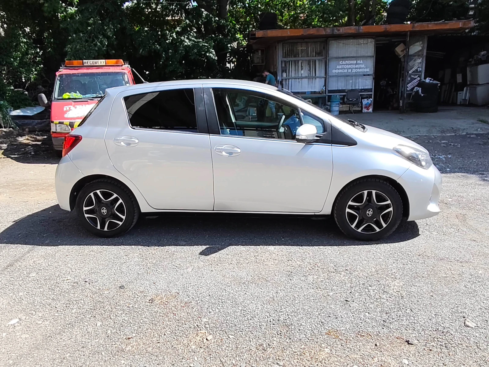 Toyota Yaris 1, 0i - изображение 3