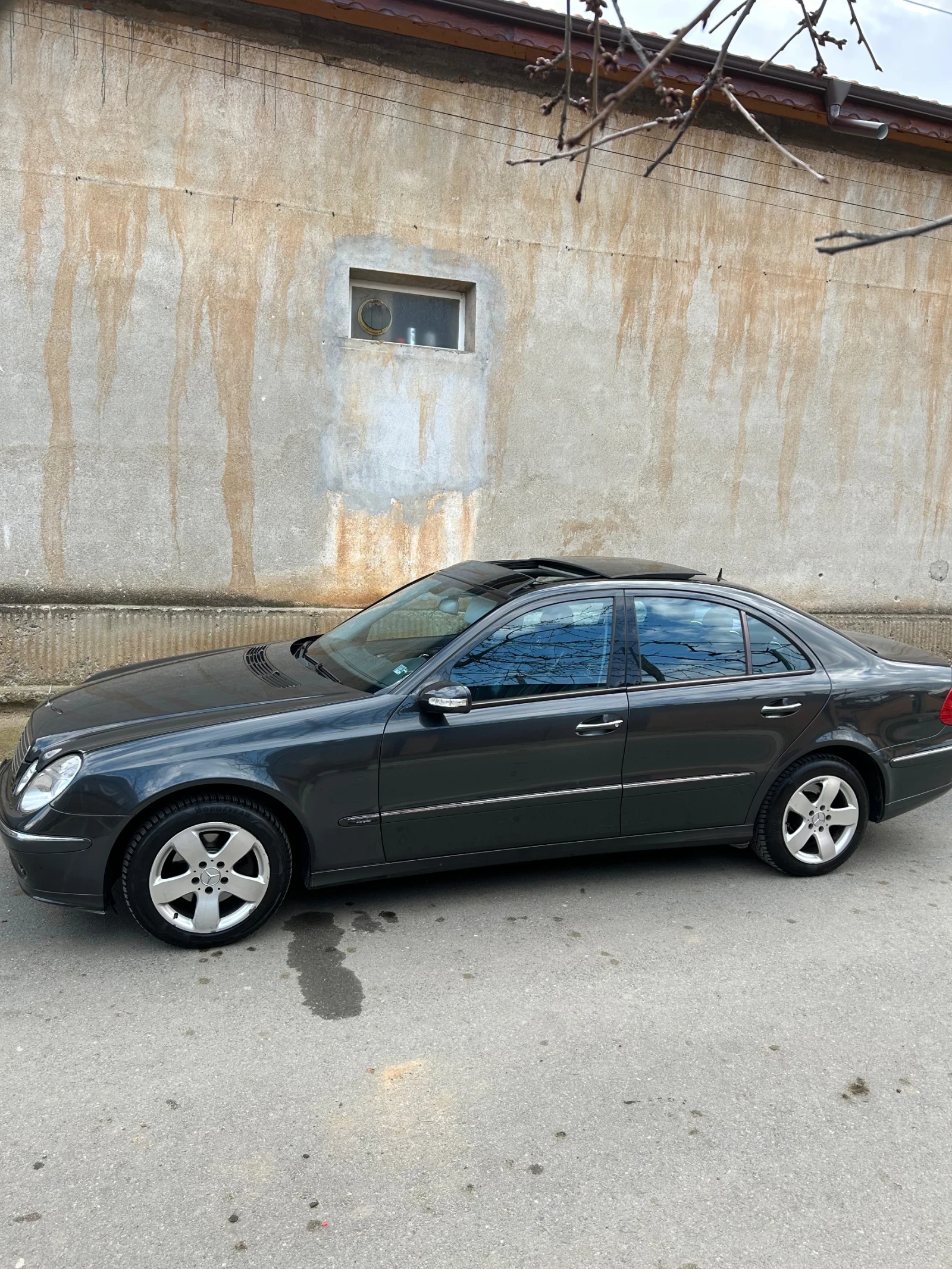 Mercedes-Benz E 220  - изображение 3