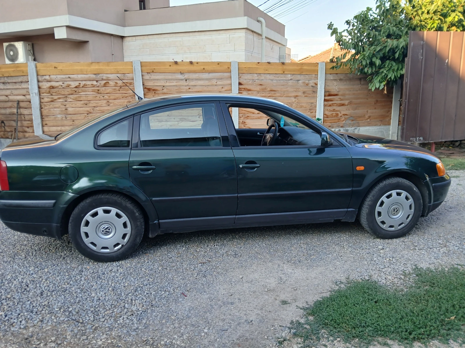 VW Passat 1.6газ клима  гаражен  - изображение 8