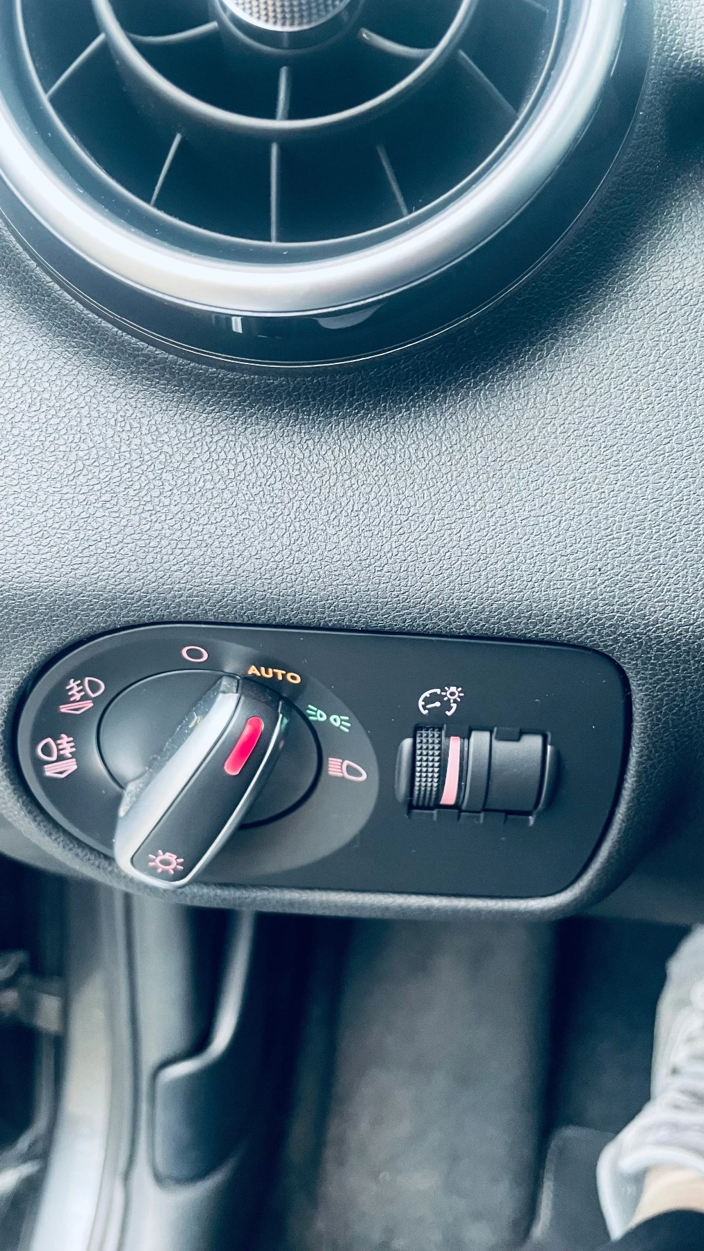 Audi A1, снимка 13 - Автомобили и джипове - 53846594