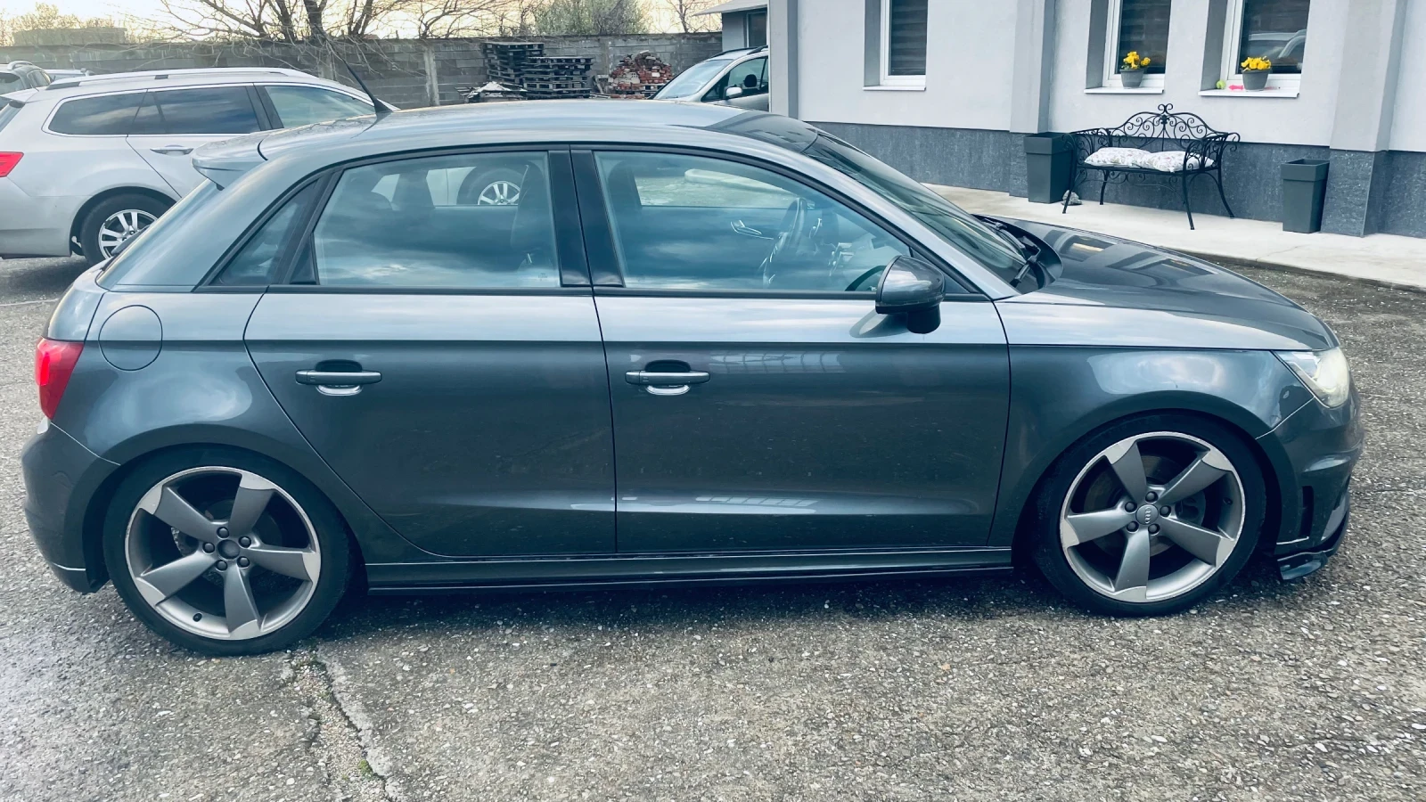 Audi A1, снимка 8 - Автомобили и джипове - 53846594