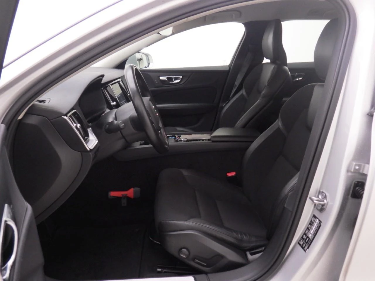 Volvo V60 T4/ Geartronic/ Momentum Pro/ Очакван !, снимка 5 - Автомобили и джипове - 54017781