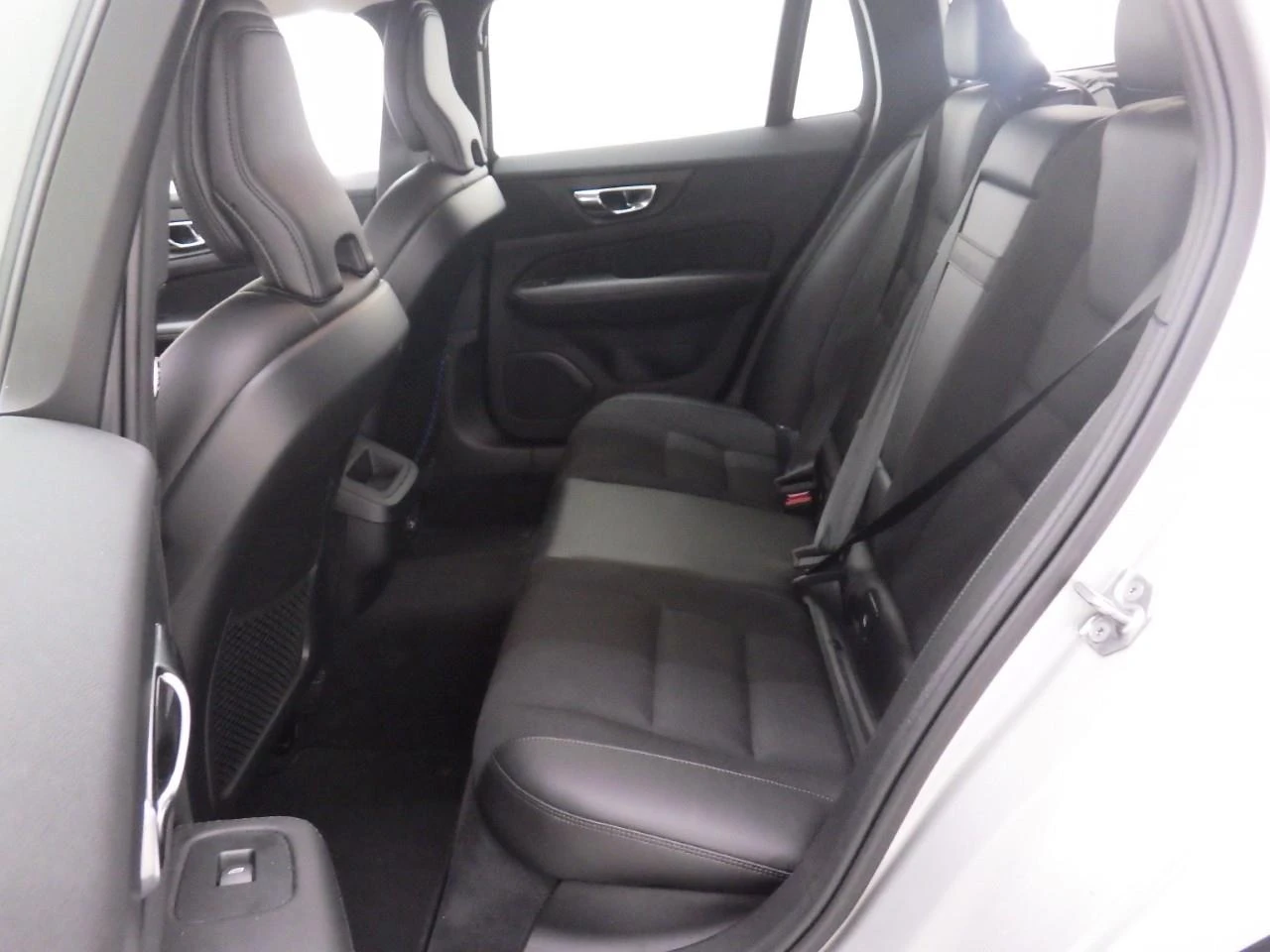 Volvo V60 T4/ Geartronic/ Momentum Pro/ Очакван !, снимка 6 - Автомобили и джипове - 54017781