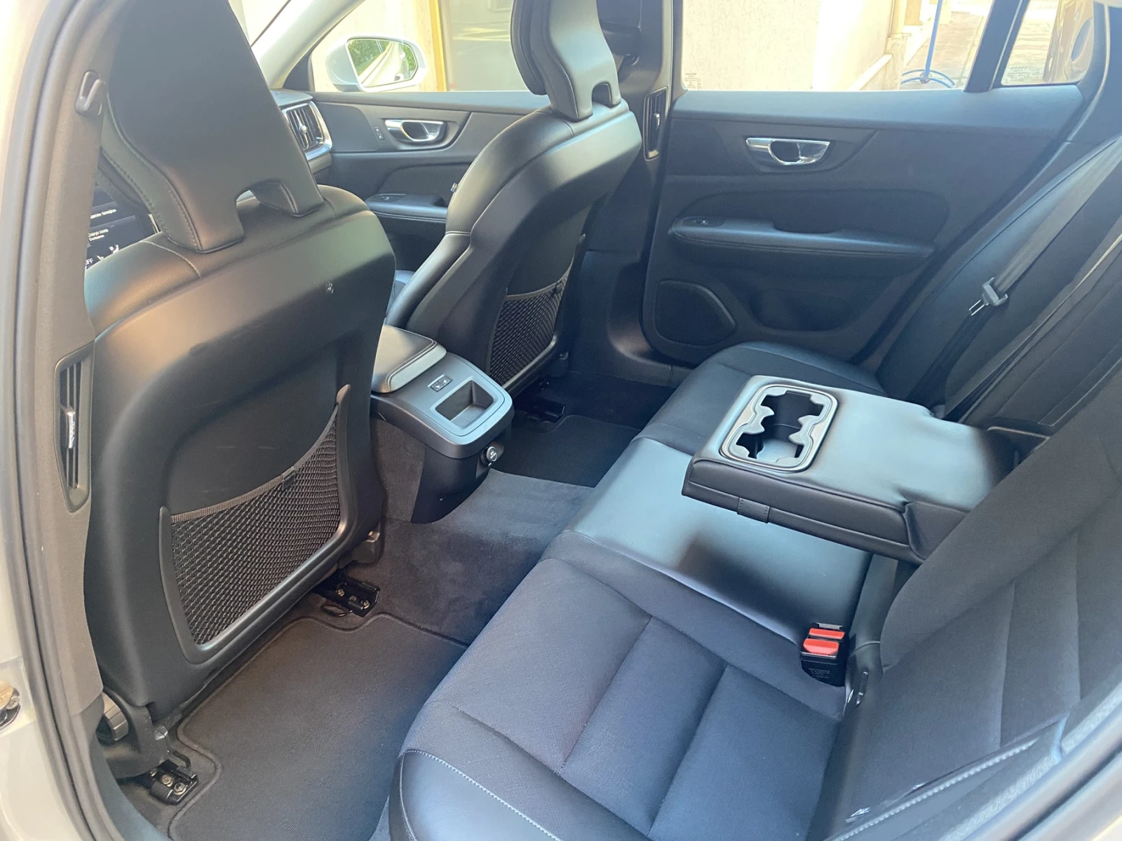 Volvo V60 T4/ Geartronic/ Momentum Pro, снимка 11 - Автомобили и джипове - 54017781