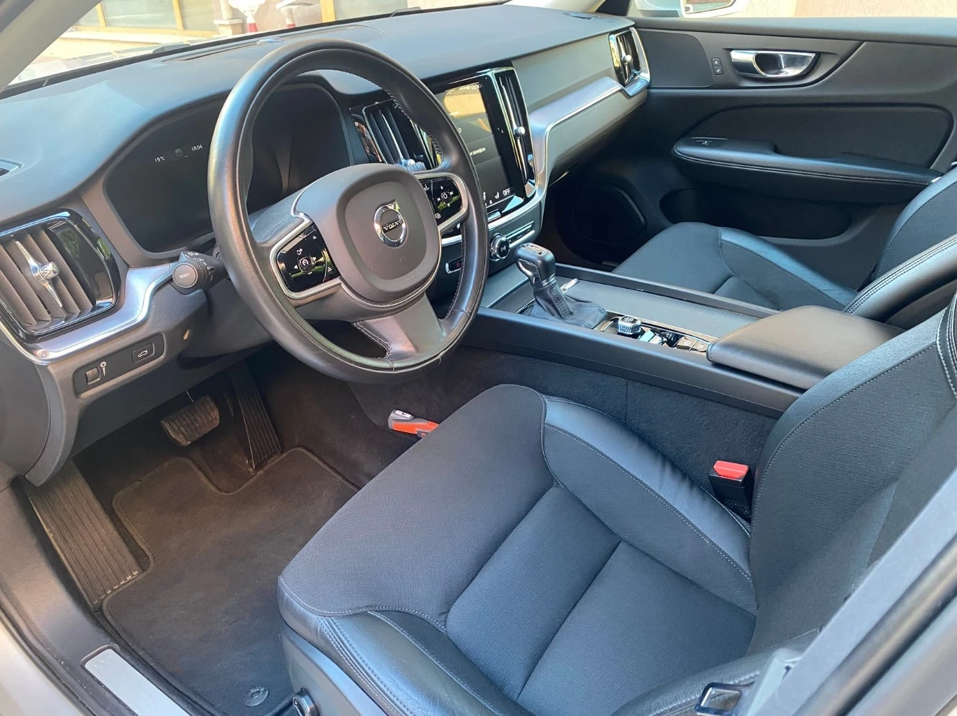 Volvo V60 T4/ Geartronic/ Momentum Pro, снимка 9 - Автомобили и джипове - 54017781
