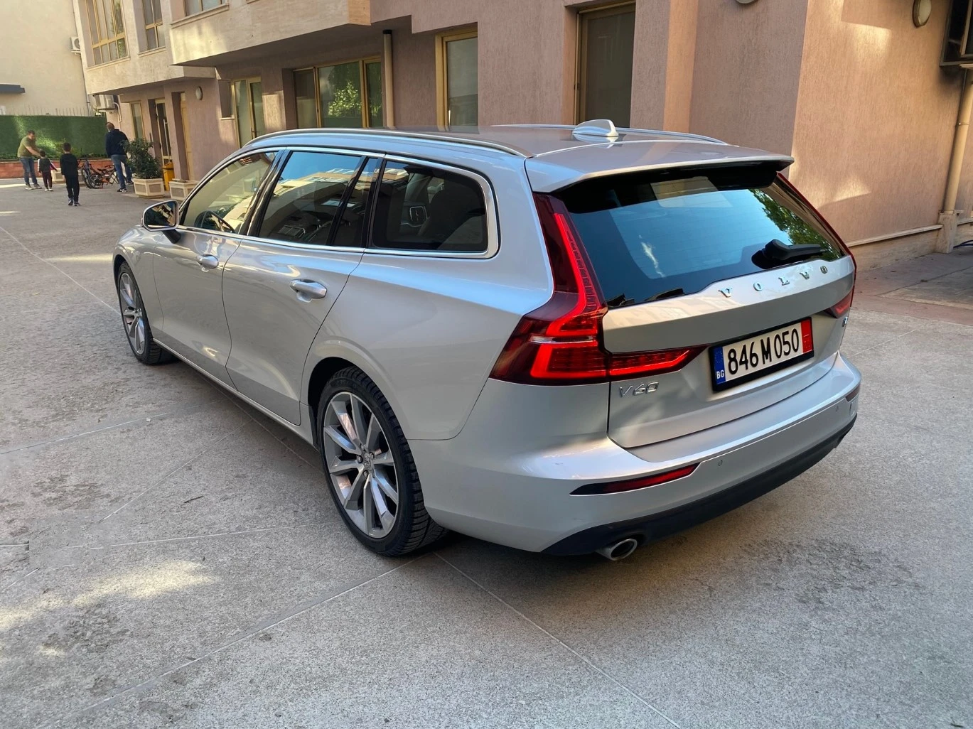 Volvo V60 T4/ Geartronic/ Momentum Pro, снимка 7 - Автомобили и джипове - 54017781