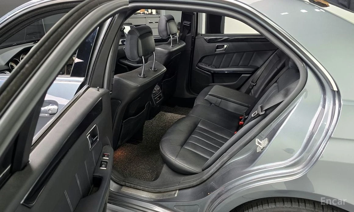 Mercedes-Benz E 350, снимка 11 - Автомобили и джипове - 54460230