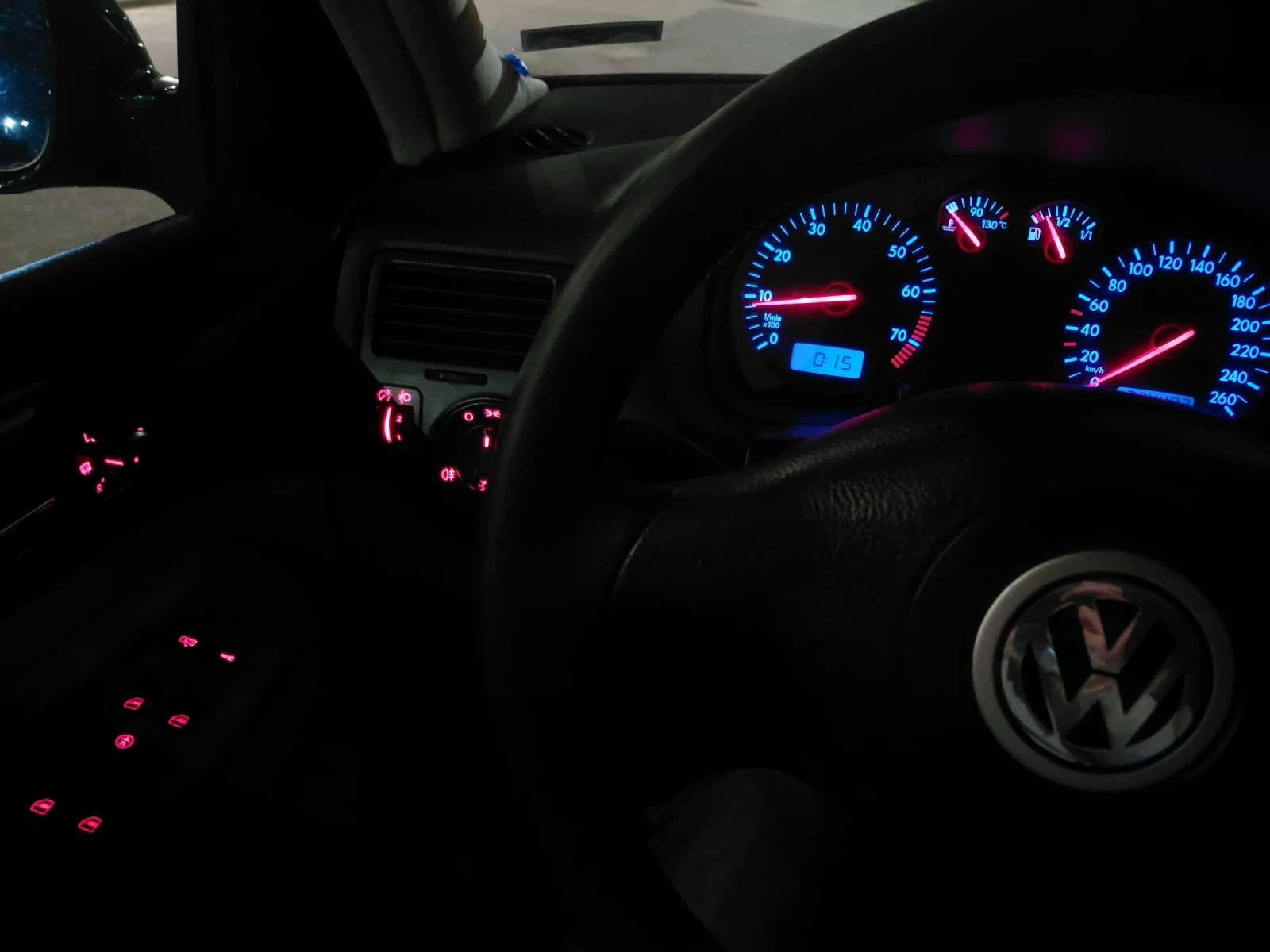 VW Bora 1.6, 101, SR, бензин + газ, снимка 8 - Автомобили и джипове - 54584057