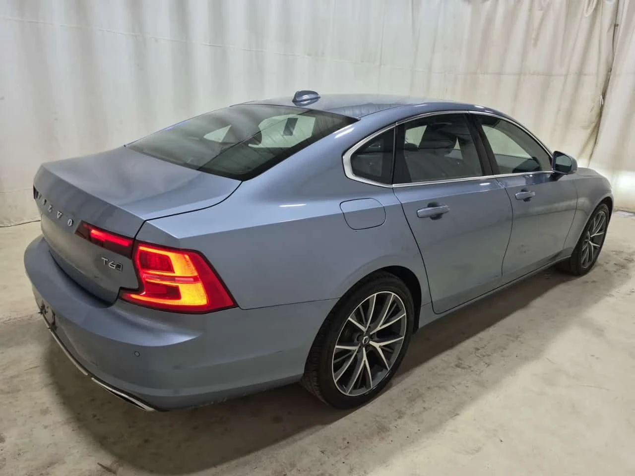 Volvo S90 T6 MOMENTUM | CARFAX | БЕЗ ПЪРВОНАЧАЛНА ВНОСКА, снимка 3 - Автомобили и джипове - 55094236