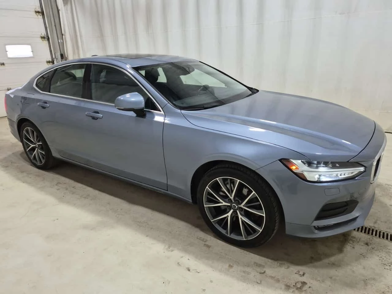 Volvo S90 T6 MOMENTUM | CARFAX | БЕЗ ПЪРВОНАЧАЛНА ВНОСКА, снимка 2 - Автомобили и джипове - 55094236