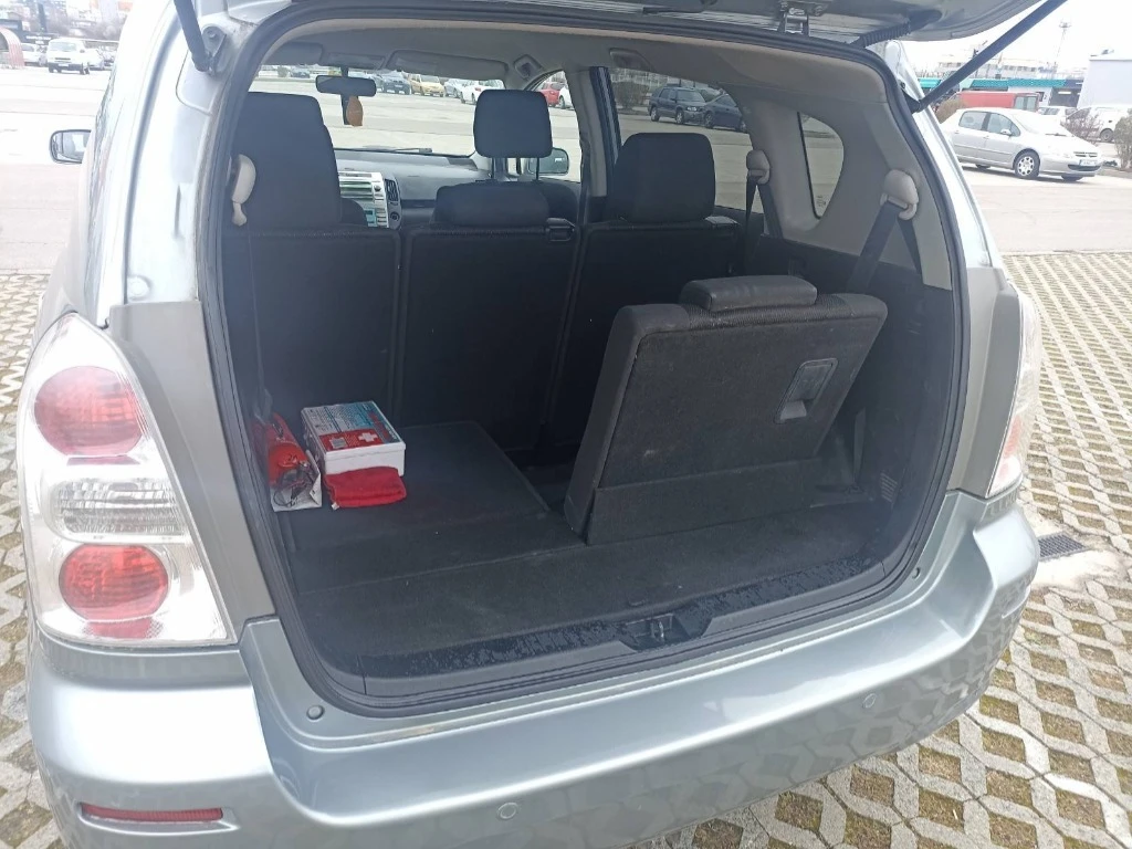 Toyota Corolla verso 1.8 VVTI, снимка 4 - Автомобили и джипове - 55998020