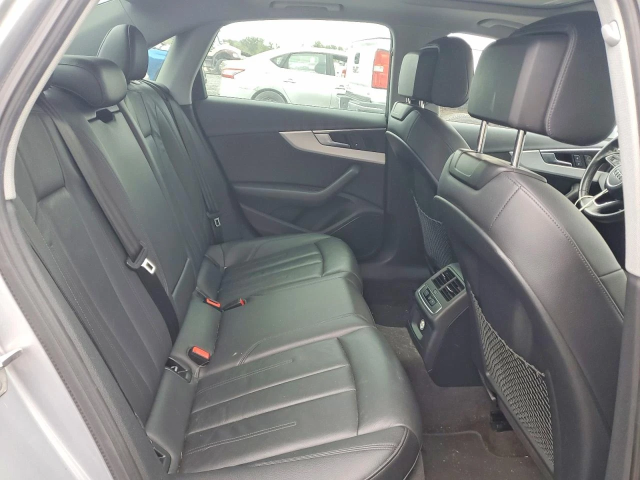 Audi A4 2.0l Premium Plus, снимка 10 - Автомобили и джипове - 56349650