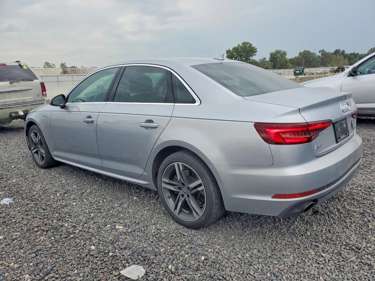 Audi A4 2.0l Premium Plus, снимка 2 - Автомобили и джипове - 56349650