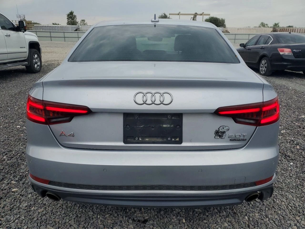 Audi A4 2.0l Premium Plus, снимка 6 - Автомобили и джипове - 56349650