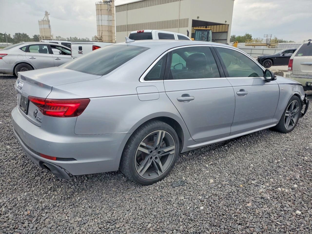 Audi A4 2.0l Premium Plus, снимка 3 - Автомобили и джипове - 56349650