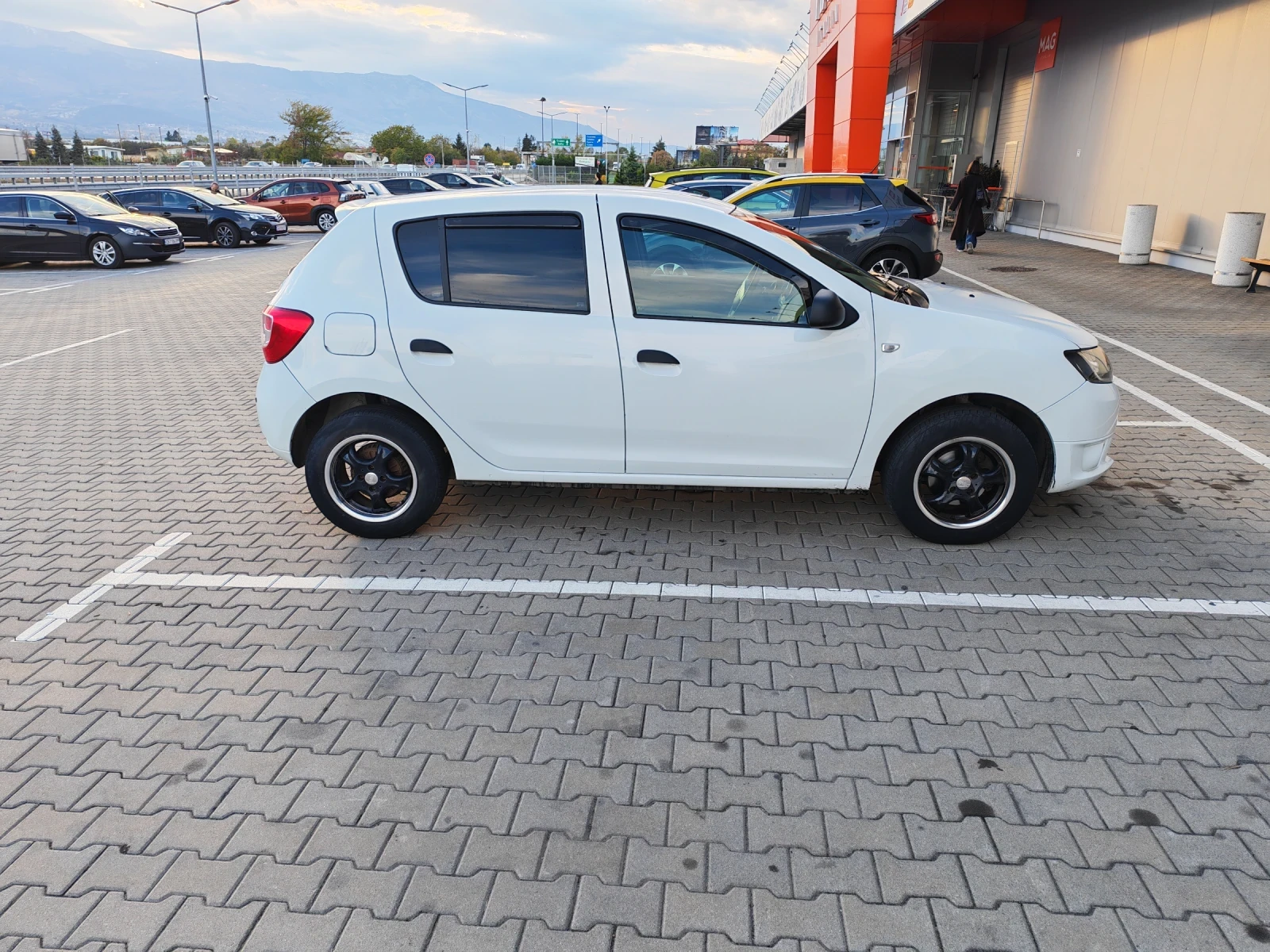 Dacia Sandero, снимка 3 - Автомобили и джипове - 56600825