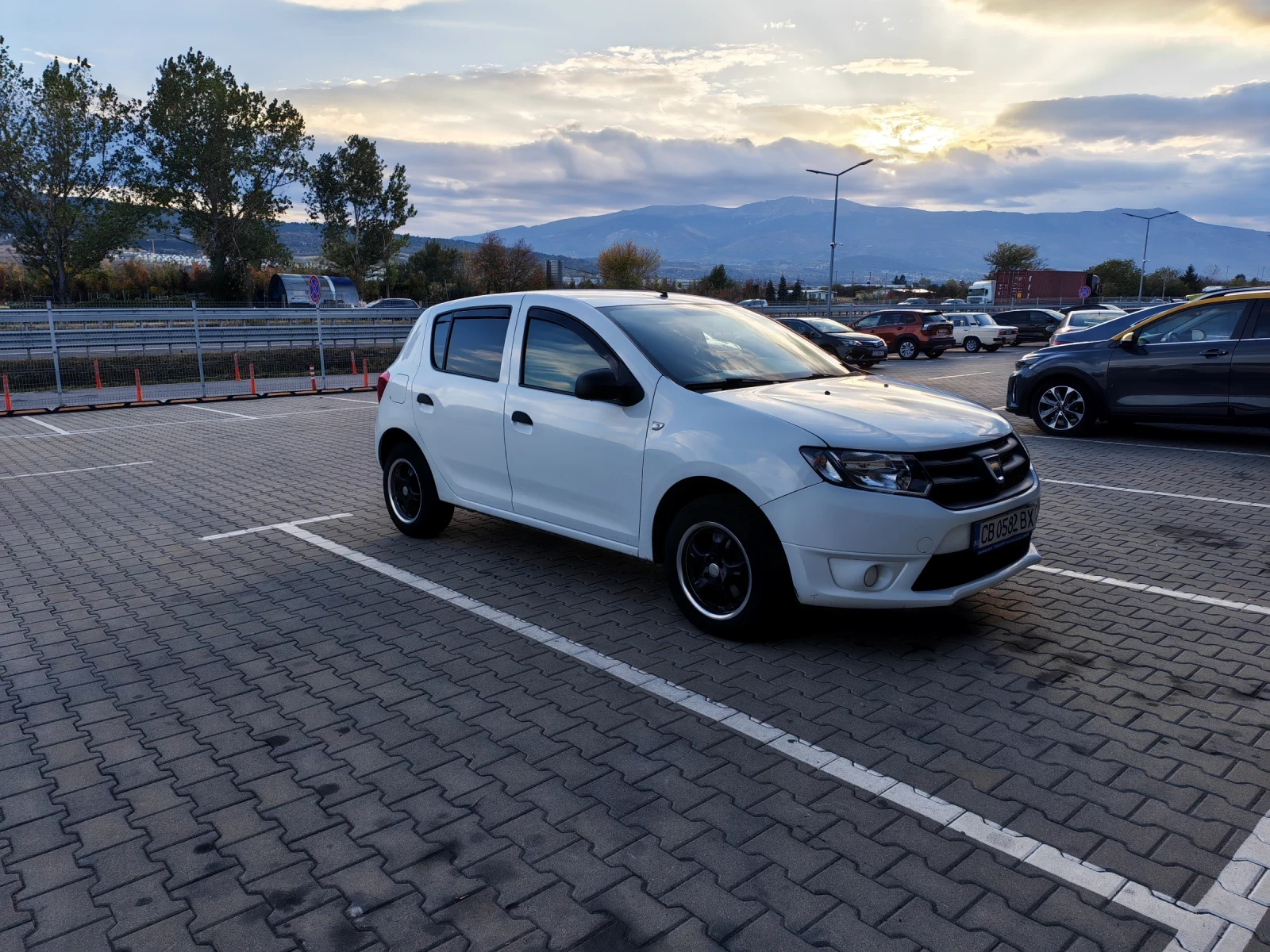 Dacia Sandero, снимка 2 - Автомобили и джипове - 56600825