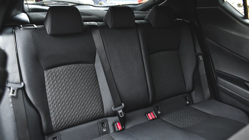 Toyota C-HR 2.0 Hybrid Club Automatic, снимка 11 - Автомобили и джипове - 51294536