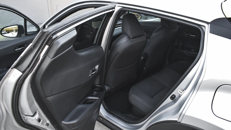 Toyota C-HR 2.0 Hybrid Club Automatic, снимка 9 - Автомобили и джипове - 51294536