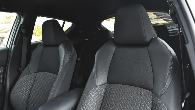 Toyota C-HR 2.0 Hybrid Club Automatic, снимка 10 - Автомобили и джипове - 51294536