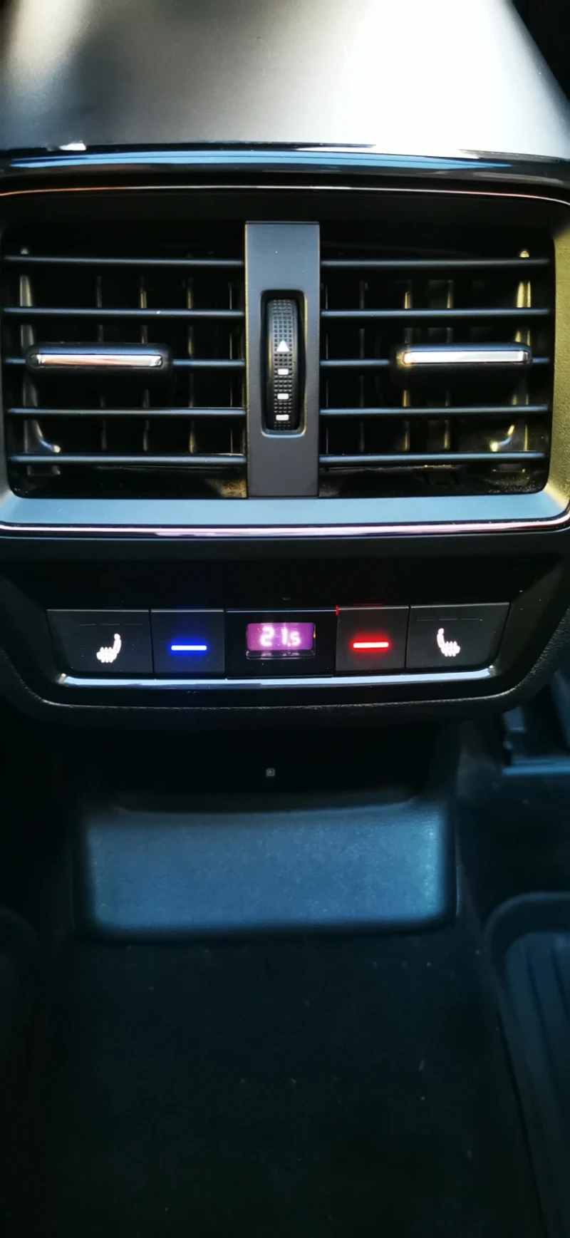 Skoda Karoq 1.5 TSI Гаранционна Бензин /Газ, снимка 16 - Автомобили и джипове - 53467952