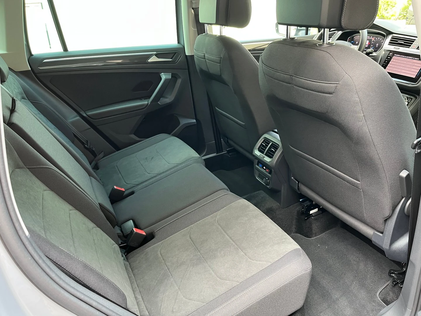 VW Tiguan Elegance 2.0 TDI SCR 4MOTION DSG - изображение 7