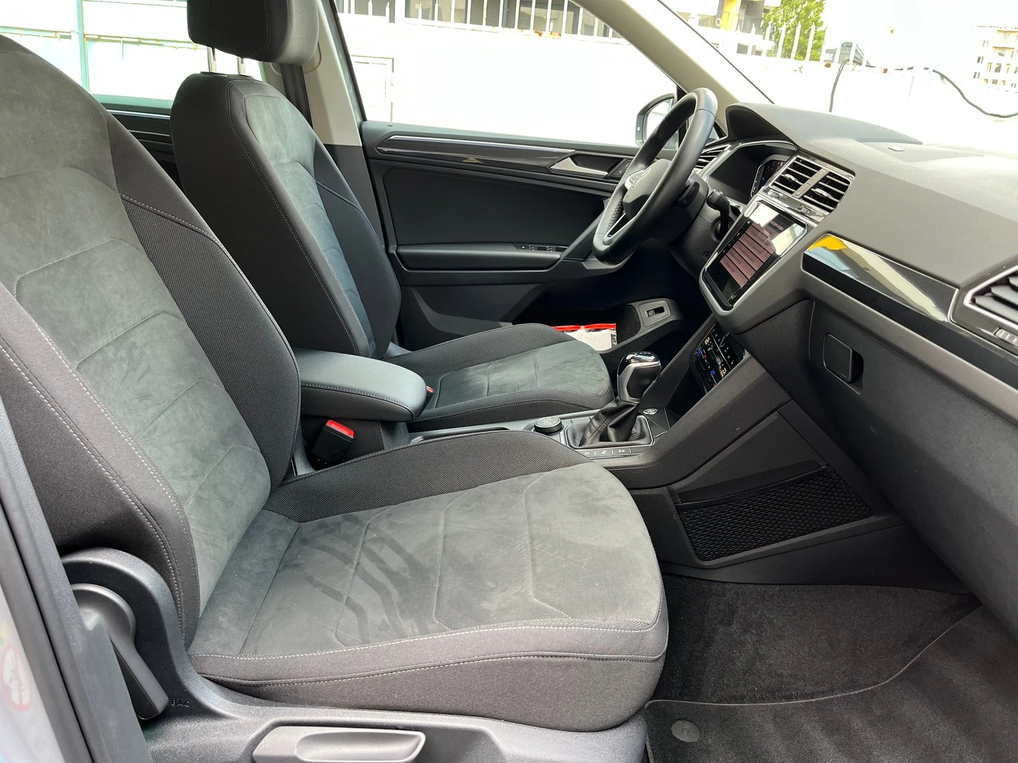 VW Tiguan Elegance 2.0 TDI SCR 4MOTION DSG - изображение 8