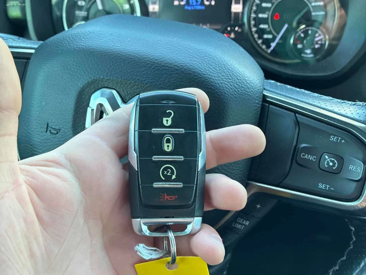 Dodge RAM 1500  | Rebel | 3.0d | PANORAMA | CARFAX, снимка 15 - Автомобили и джипове - 53722071