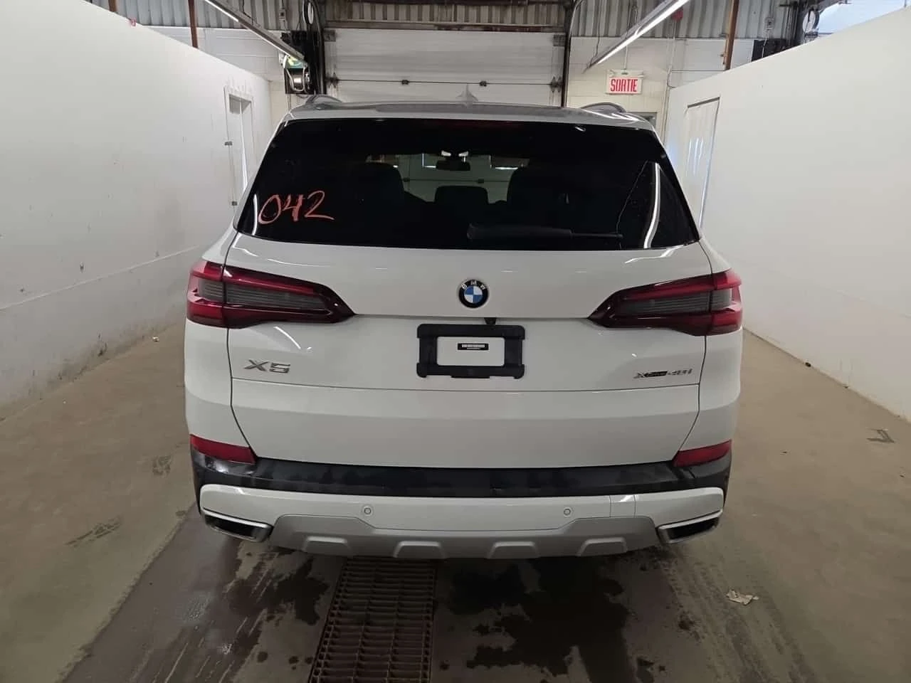 BMW X5 * xDrive40i * ПОДГРЕВИ * 360 * PANO * CARFAX, снимка 17 - Автомобили и джипове - 54497091