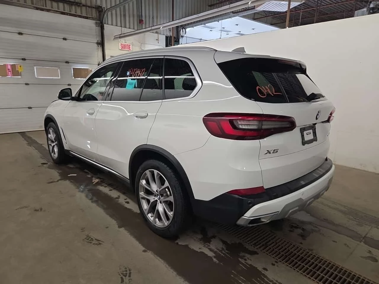 BMW X5 * xDrive40i * ПОДГРЕВИ * 360 * PANO * CARFAX, снимка 4 - Автомобили и джипове - 54497091