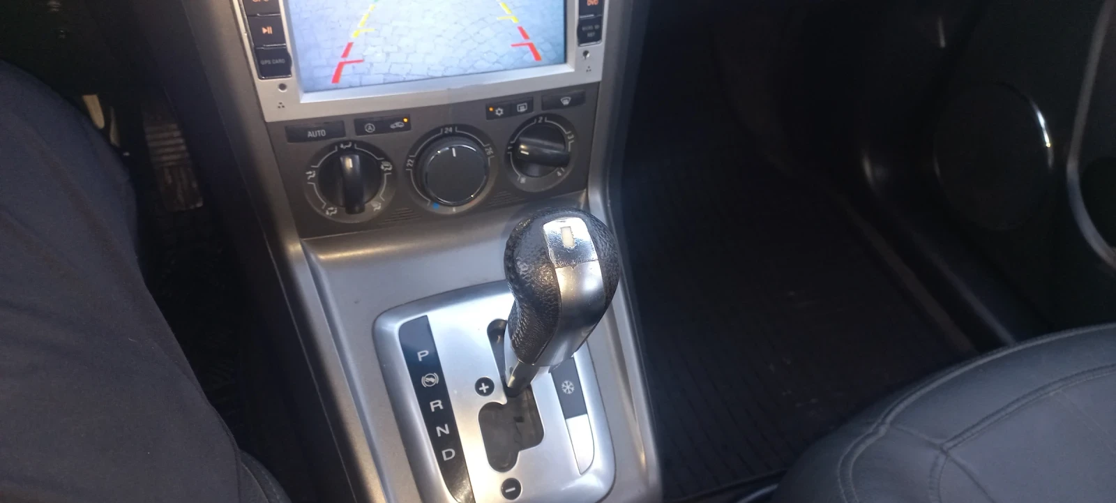 Opel Antara 2.0Dci, снимка 9 - Автомобили и джипове - 54811047