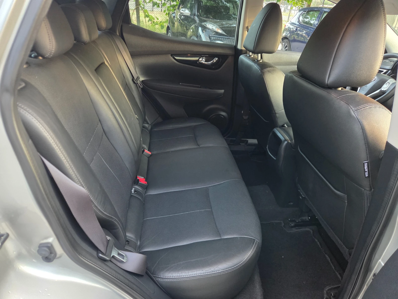 Nissan Qashqai 1.6 DCI* 4x4* 360-Kamera* * PARK ASSIST* NAVI* , снимка 12 - Автомобили и джипове - 55306899