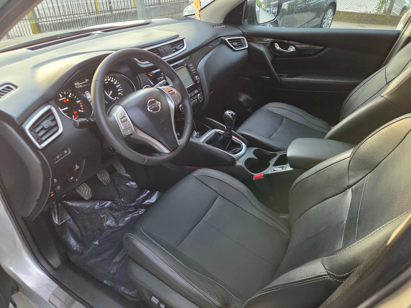 Nissan Qashqai 1.6 DCI* 4x4* 360-Kamera* * PARK ASSIST* NAVI* , снимка 16 - Автомобили и джипове - 55306899