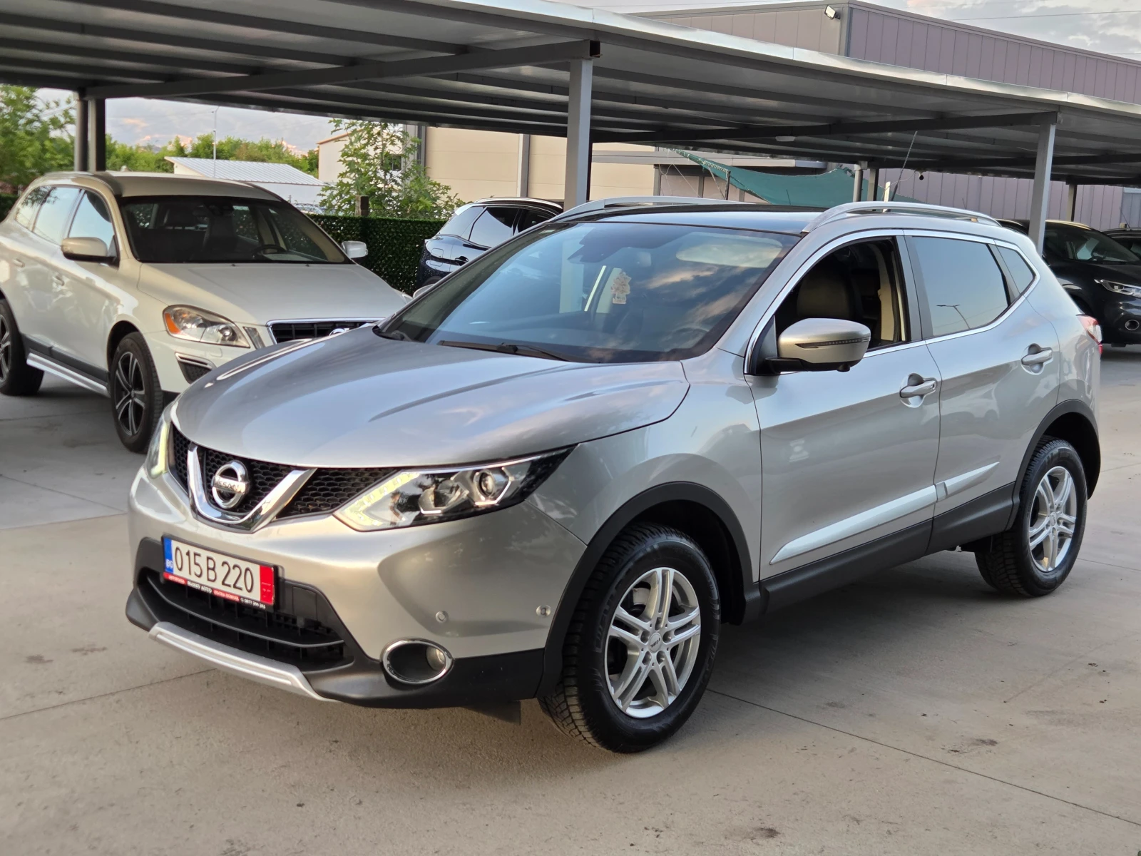 Nissan Qashqai 1.6 DCI* 4x4* 360-Kamera* * PARK ASSIST* NAVI* , снимка 2 - Автомобили и джипове - 55306899