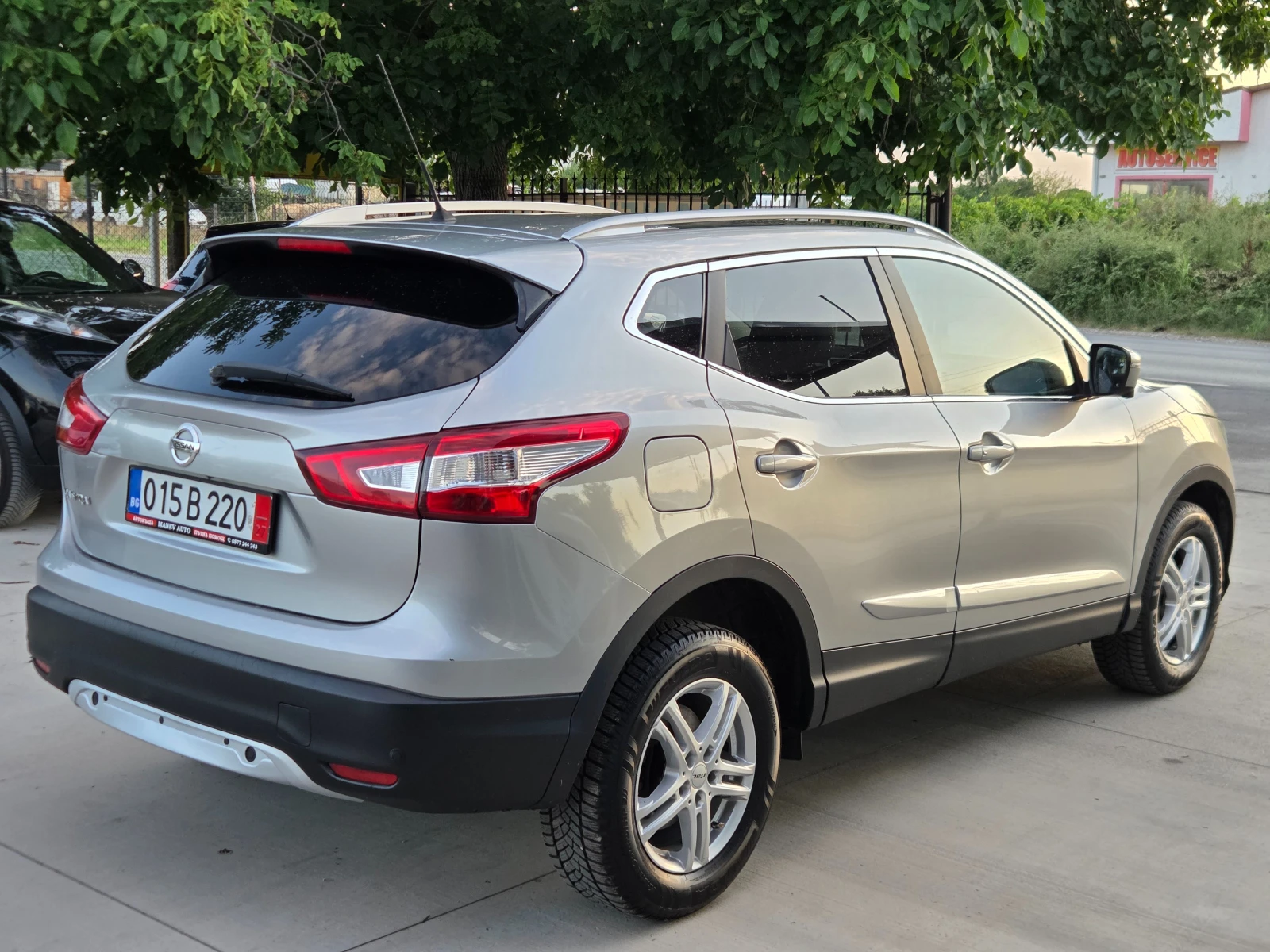 Nissan Qashqai 1.6 DCI* 4x4* 360-Kamera* * PARK ASSIST* NAVI* , снимка 4 - Автомобили и джипове - 55306899