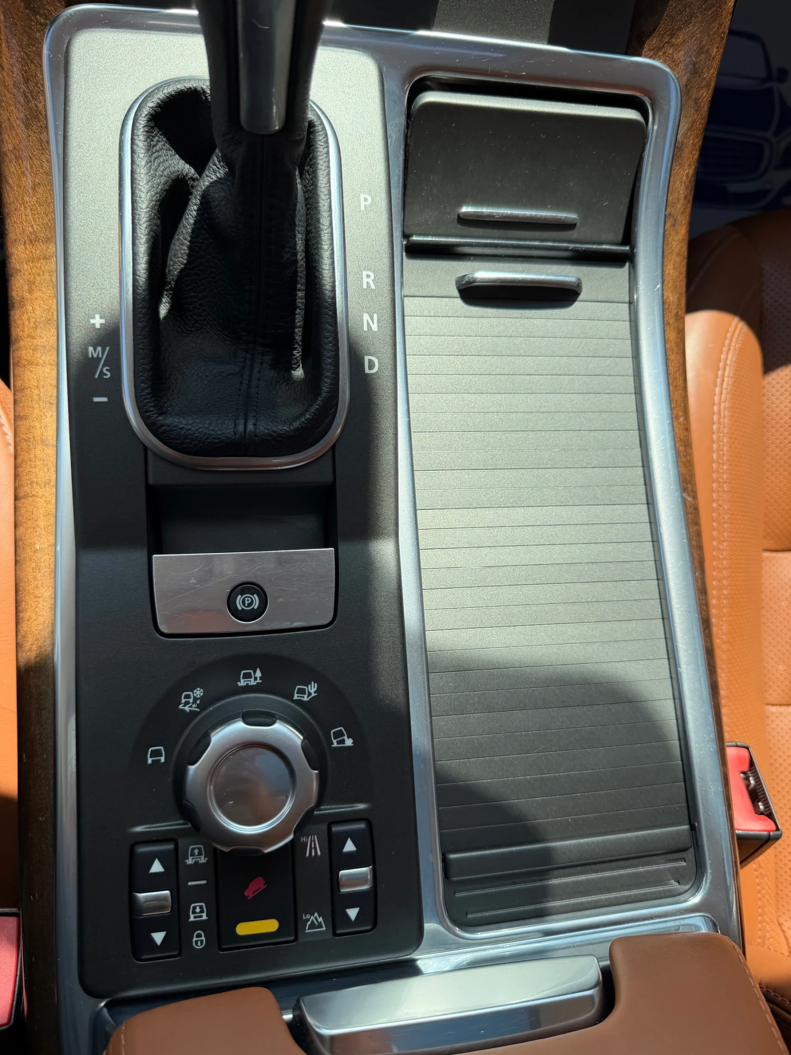 Land Rover Range Rover Sport Нов внос от Белгия безупречна!, снимка 12 - Автомобили и джипове - 55673816