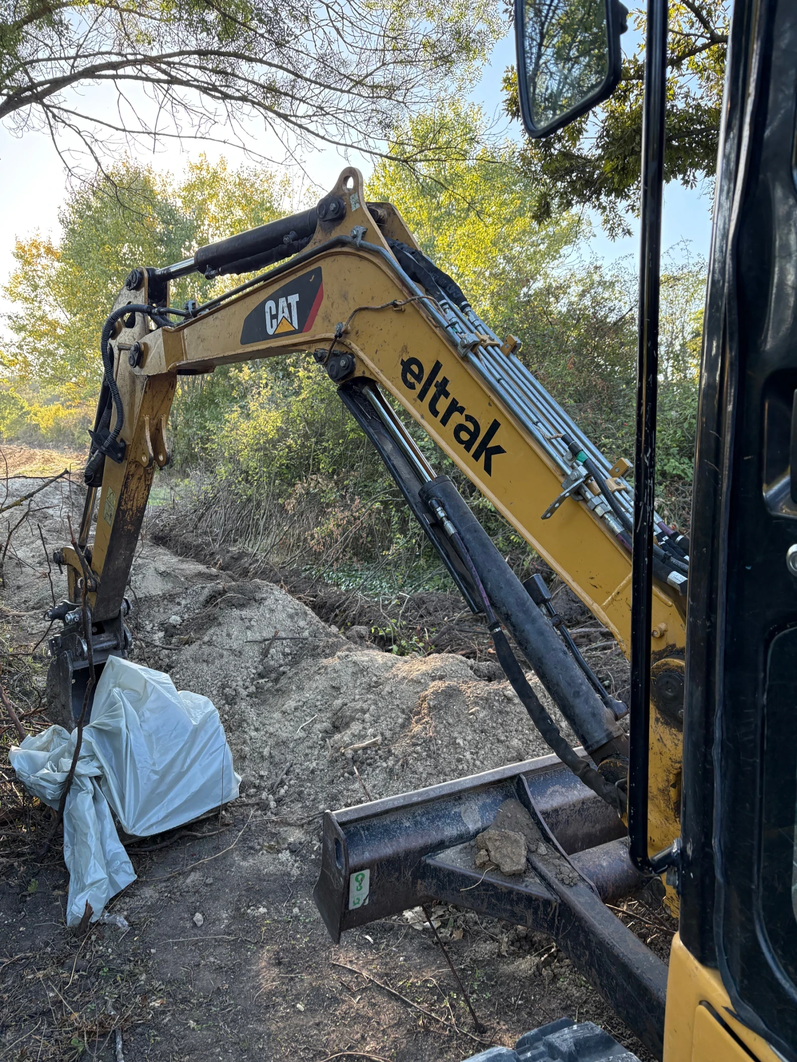 Багер Caterpillar 303E CR, снимка 3 - Индустриална техника - 56365061