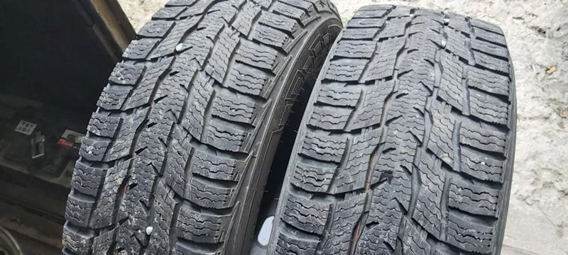 Гуми Зимни 215/65R16, снимка 1 - Гуми и джанти - 35130359