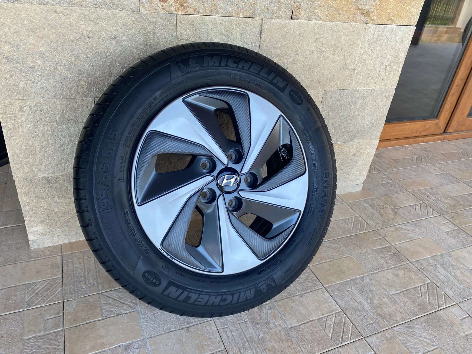 Гуми с джанти Michelin 195/65R15, снимка 3 - Гуми и джанти - 54855018