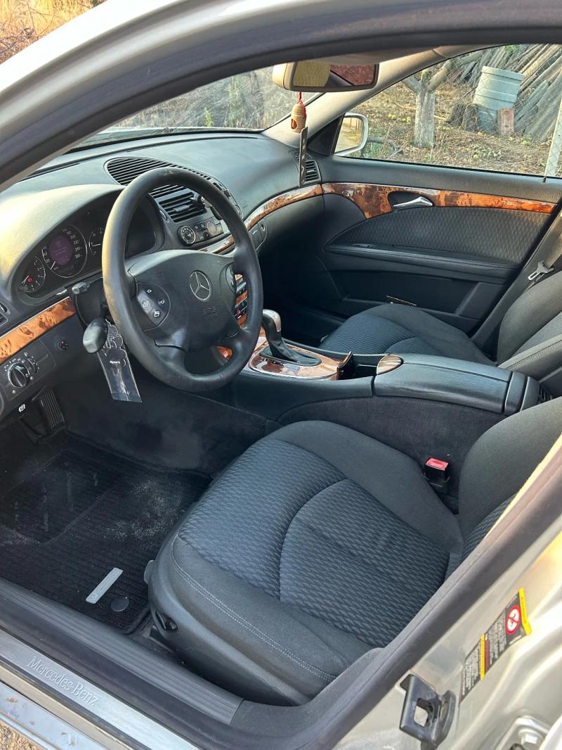 Mercedes-Benz E 270, снимка 3 - Автомобили и джипове - 52414276