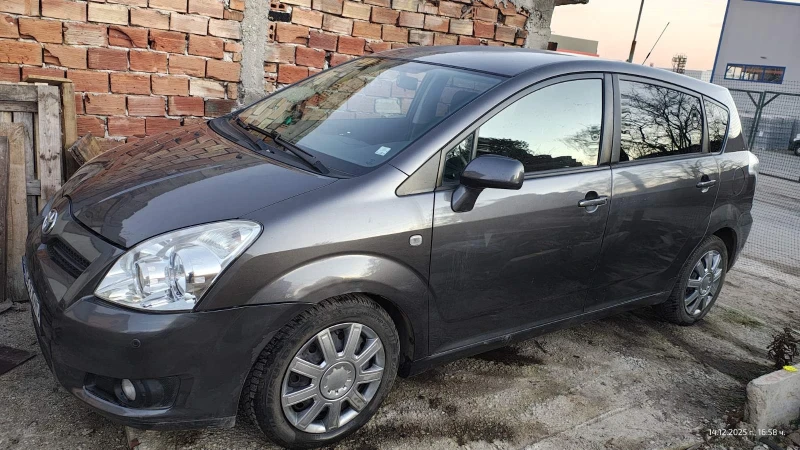 Toyota Corolla verso 2.2D4D, снимка 2 - Автомобили и джипове - 52792257
