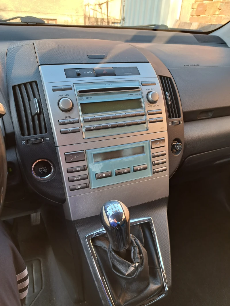 Toyota Corolla verso 2.2D4D, снимка 8 - Автомобили и джипове - 52792257