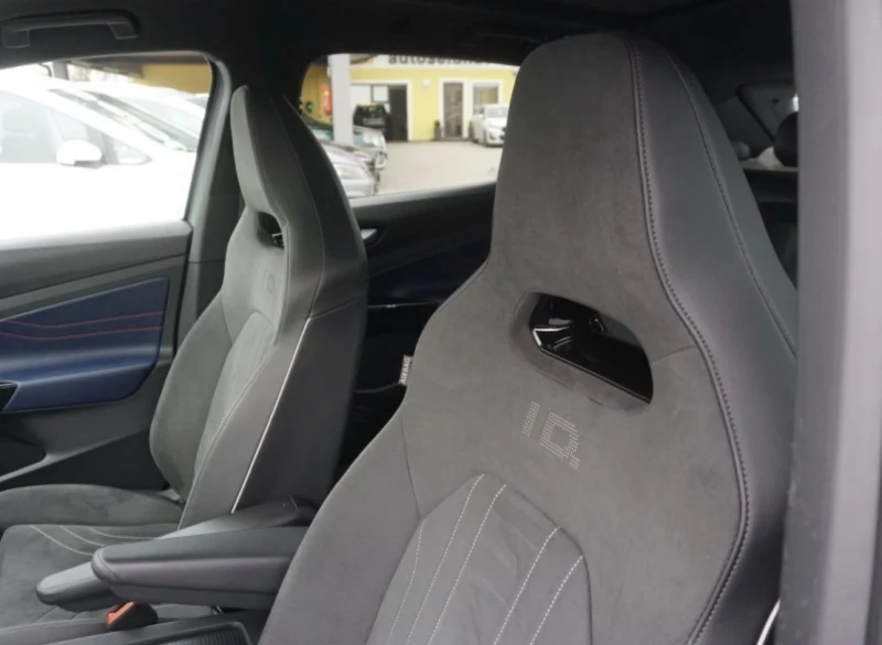 VW ID.4 GTX SPORT SEATS/PANO/360Cam/Keyless/ПОДГРЕВ/МАСАЖ, снимка 8 - Автомобили и джипове - 52854759