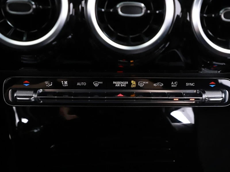 Mercedes-Benz A 180 AMG// Panorama, снимка 15 - Автомобили и джипове - 52930542