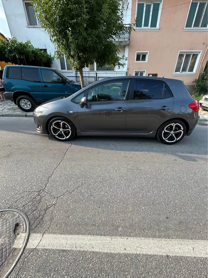 Toyota Auris  - изображение 2