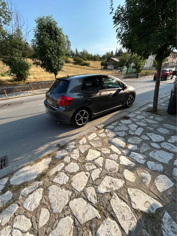 Toyota Auris  - изображение 3