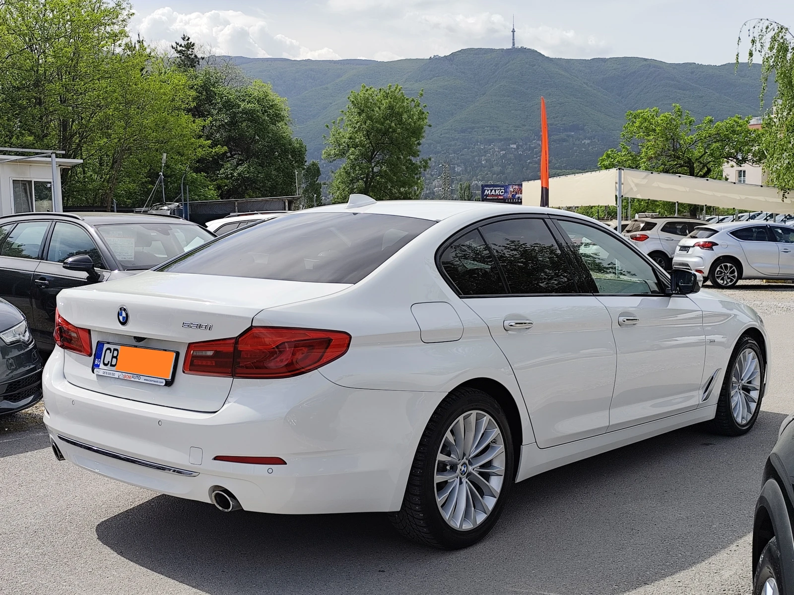 BMW 530 i* LUXURY* LED* АВТОМАТИК* HEAD-UP* NAVI* ПОДГРЕВ - изображение 4