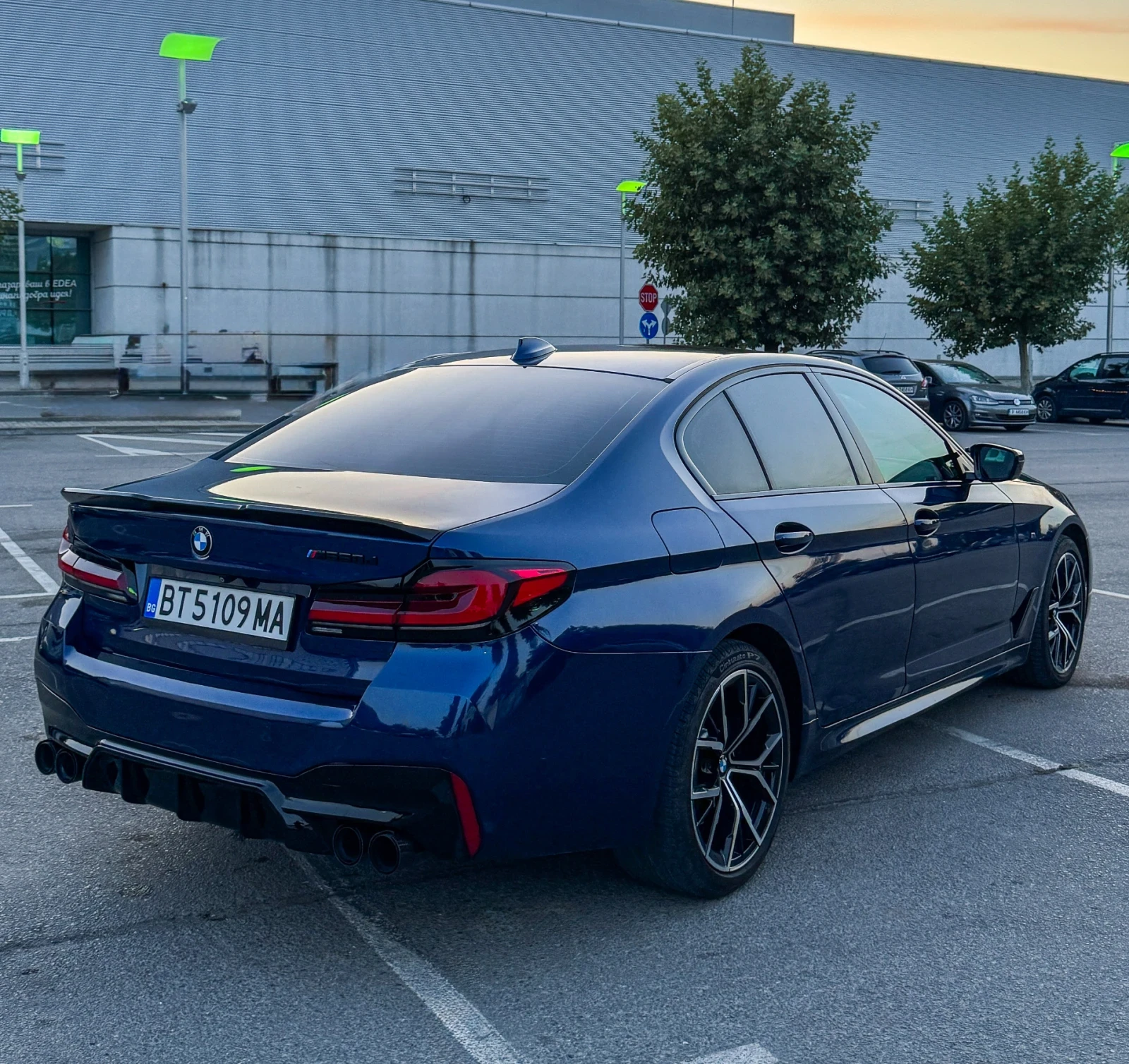 BMW 530 M-ПАКЕТ ХАРМАН 360 КАМЕРИ ХЕДЪП ЖЕСТОВЕ АМБИЕНТНО - изображение 4